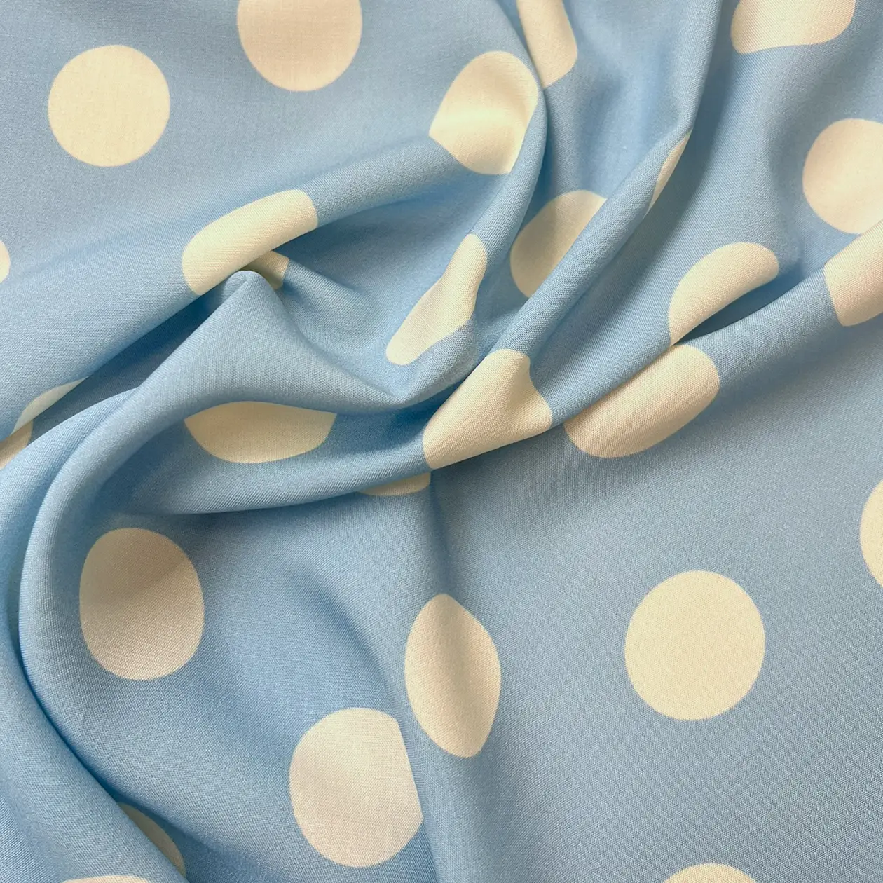 Cousette Viscose Lichtblauw Stippen